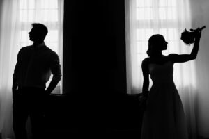 Read more about the article Ada & Hubi || Sesja narzeczeńska w Pałacu Łosiów w Narolu